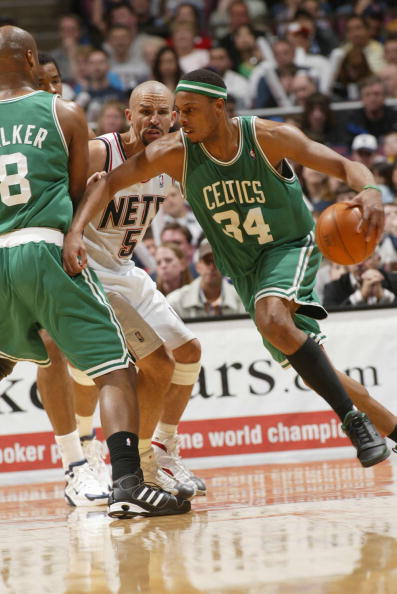 在篮板争夺 在篮板争夺