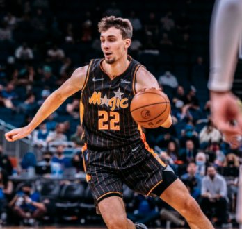 定位球上争 定位球上争