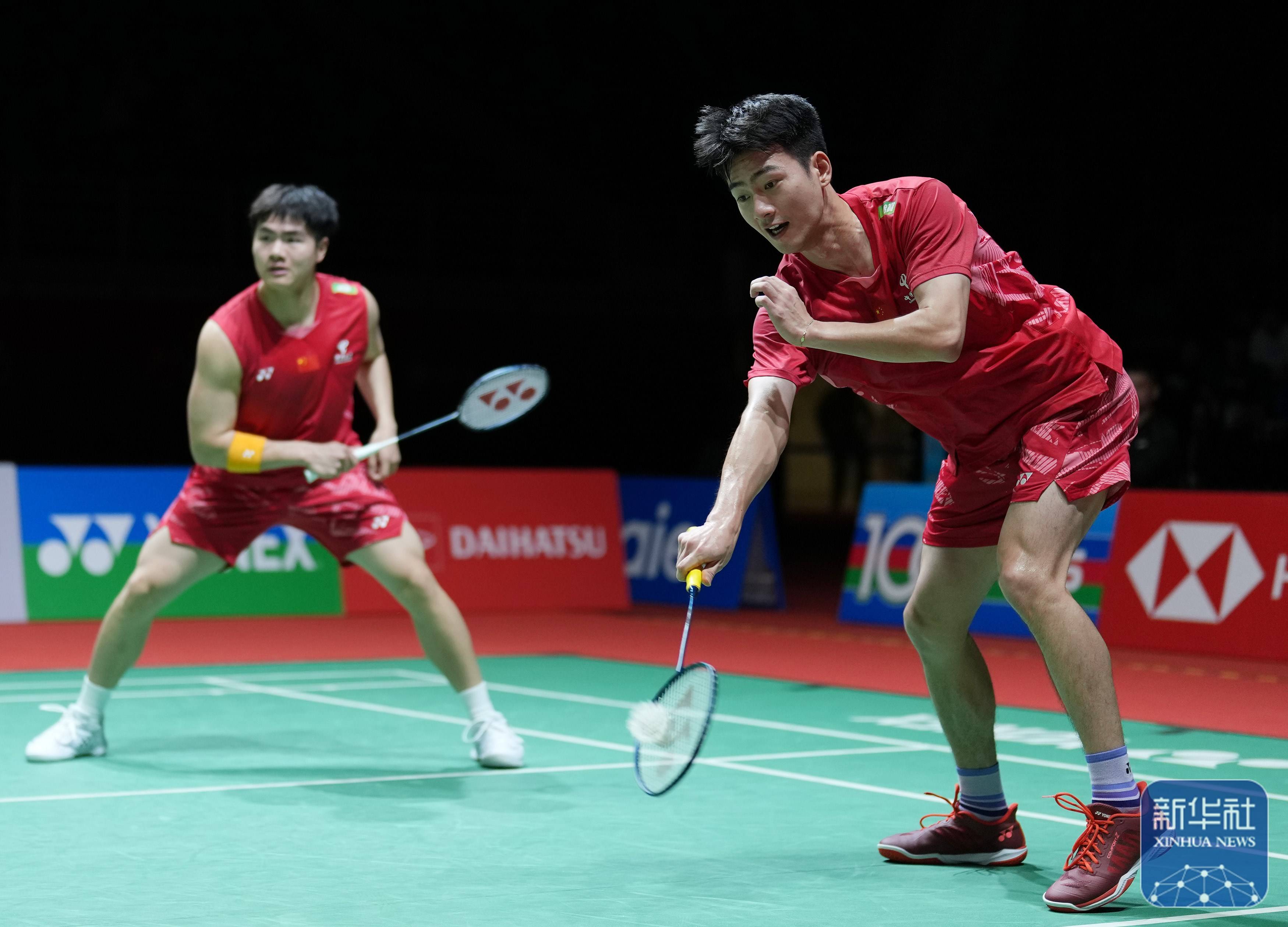 两人迅速切 两人迅速切